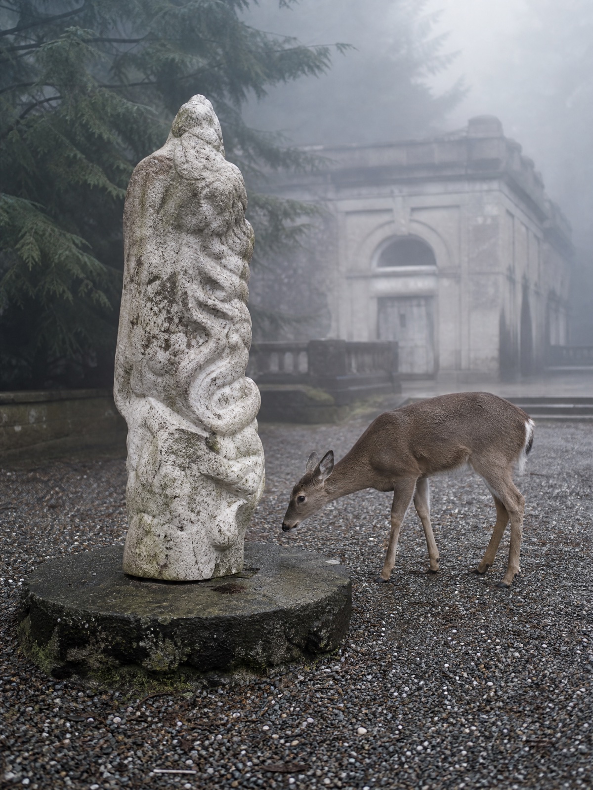 A statue garden with a deer in the Appalache Estate world.